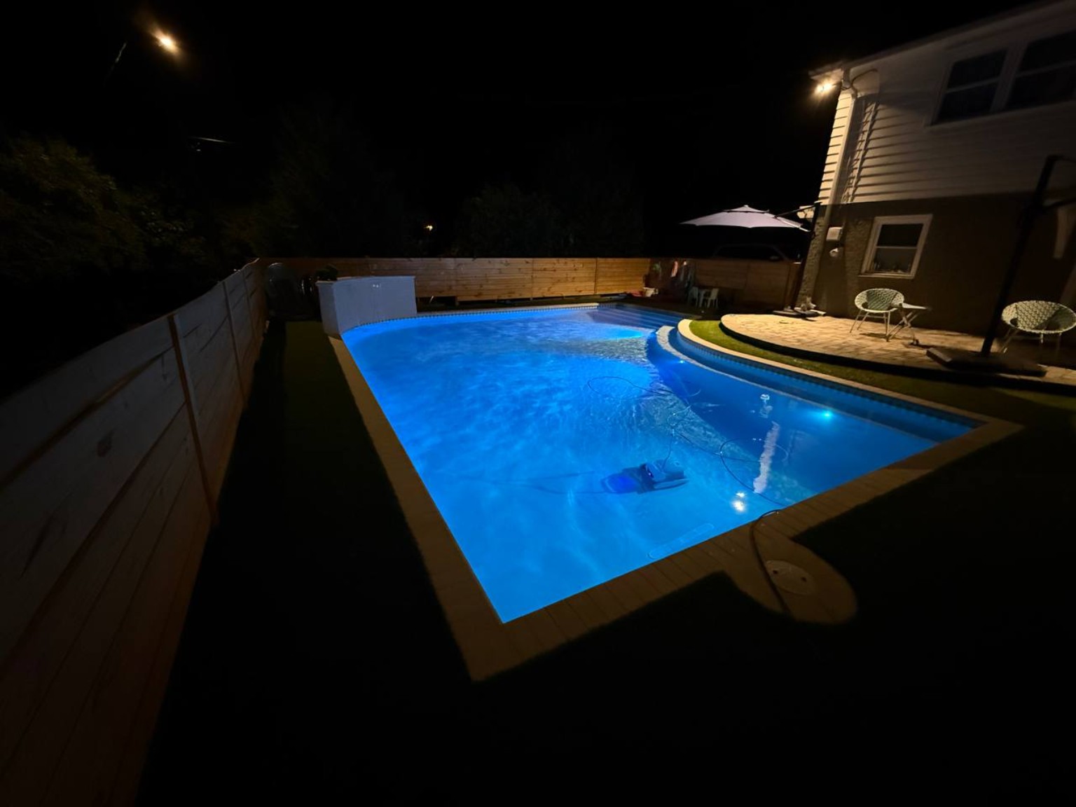 Sheer descent waterfeature close-up