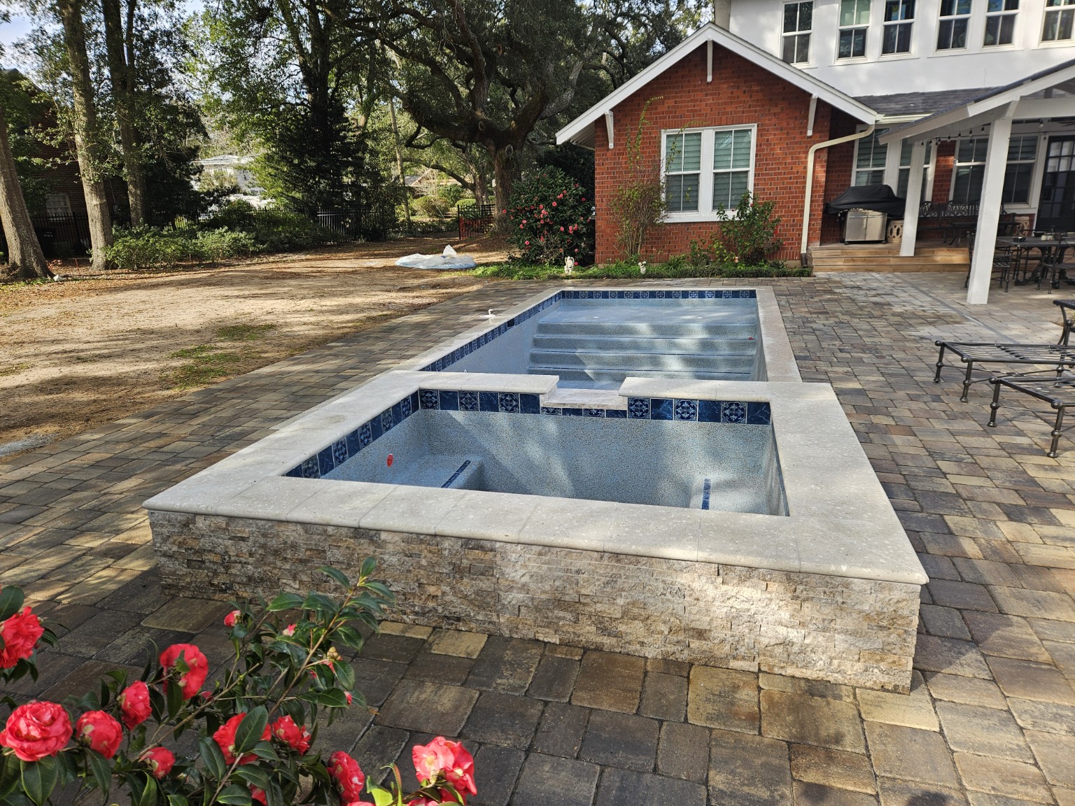 Raised spa stone veneer and coping detail